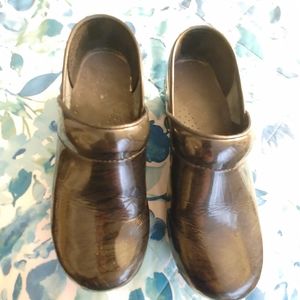 Patent leather black clogs